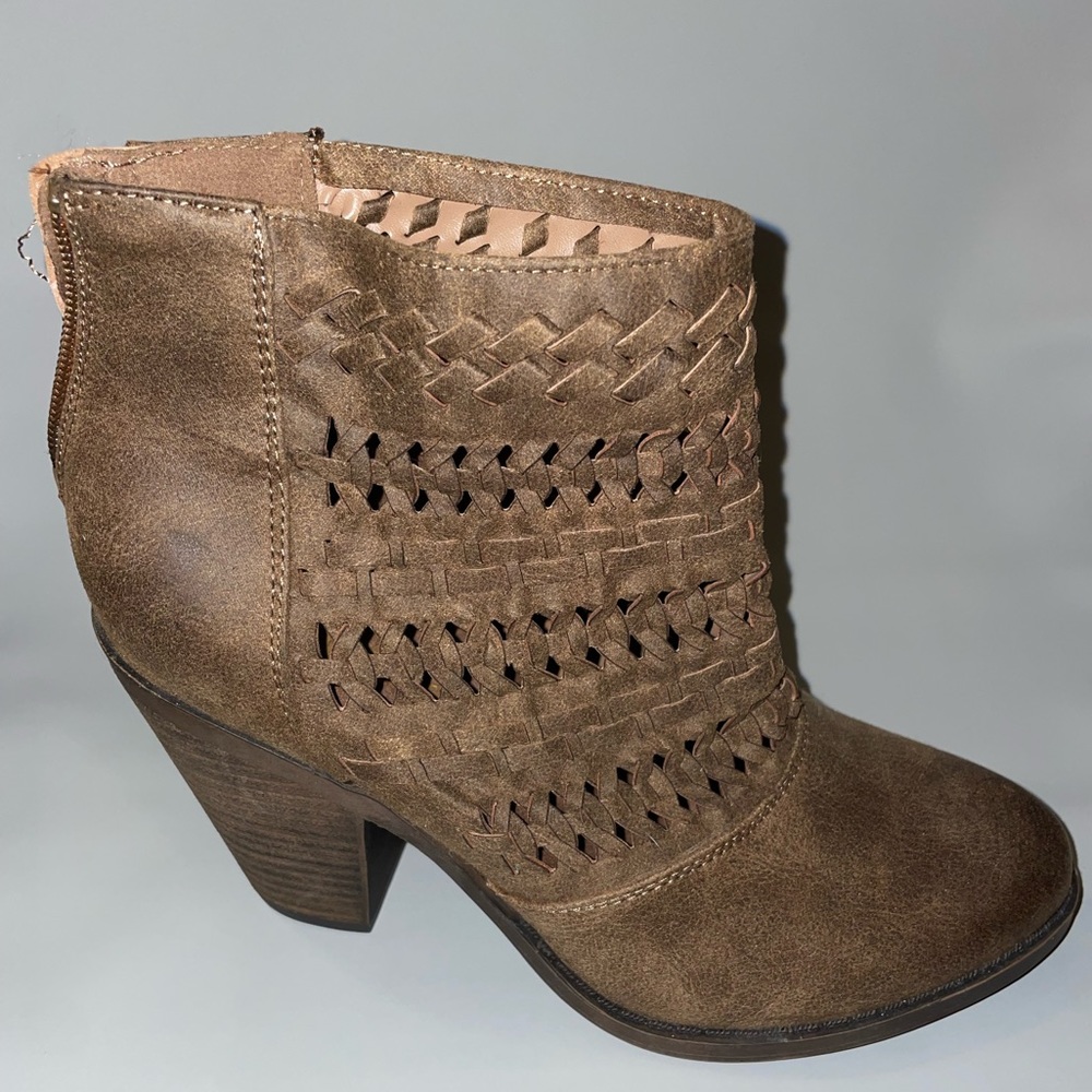 Fergie - 3 inch heel shoe boot